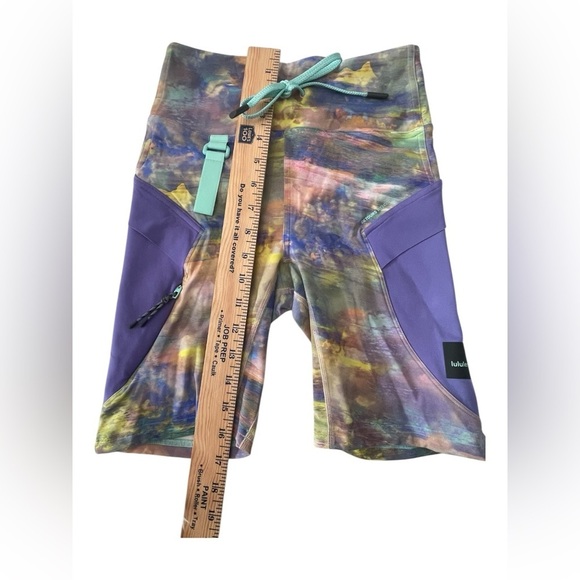 LULULEMON ~Cargo Super-High-Rise Hiking Shorts
Size 4 - Picture 5 of 11